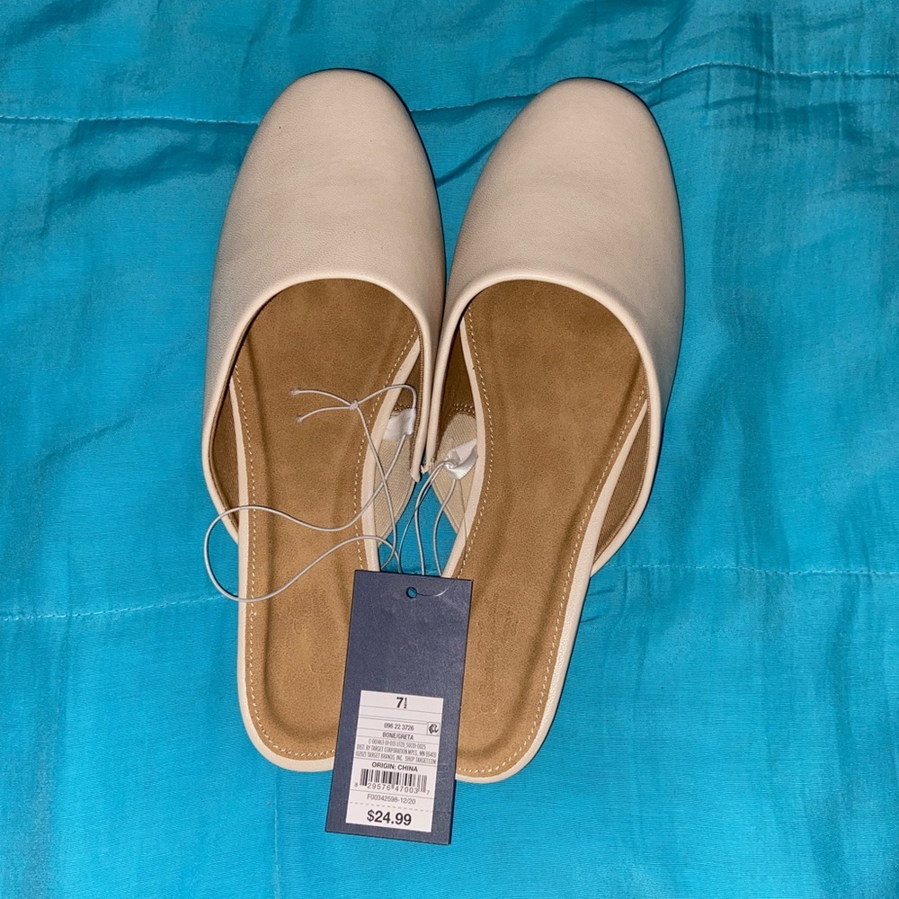 new casual cream flat shoes